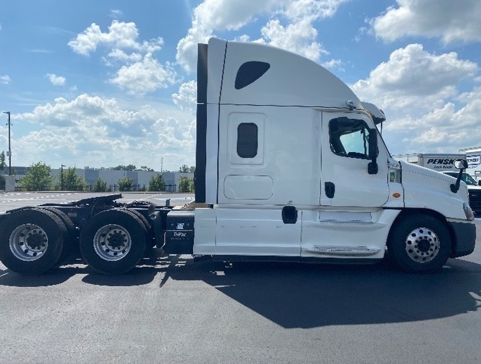 Sleeper Tractor-Heavy Duty Tractors-Freightliner-2020-Cascadia 12564ST-Concord-NC-442,045\n\t\tmiles-$ 67,000 - Image 8