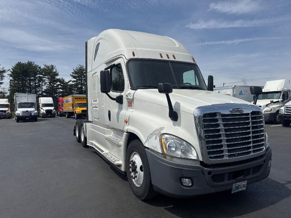 Sleeper Tractor-Heavy Duty Tractors-Freightliner-2020-Cascadia 12564ST-Cranbury-NJ-427,630\n\t\tmiles-$ 54,750 - Image 1