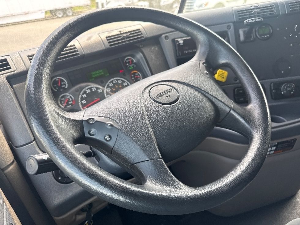 Sleeper Tractor-Heavy Duty Tractors-Freightliner-2020-Cascadia 12564ST-Cranbury-NJ-427,630\n\t\tmiles-$ 54,750 - Image 10