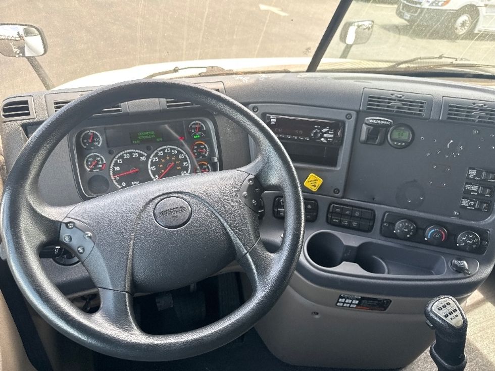 Sleeper Tractor-Heavy Duty Tractors-Freightliner-2020-Cascadia 12564ST-Cranbury-NJ-427,630\n\t\tmiles-$ 54,750 - Image 11