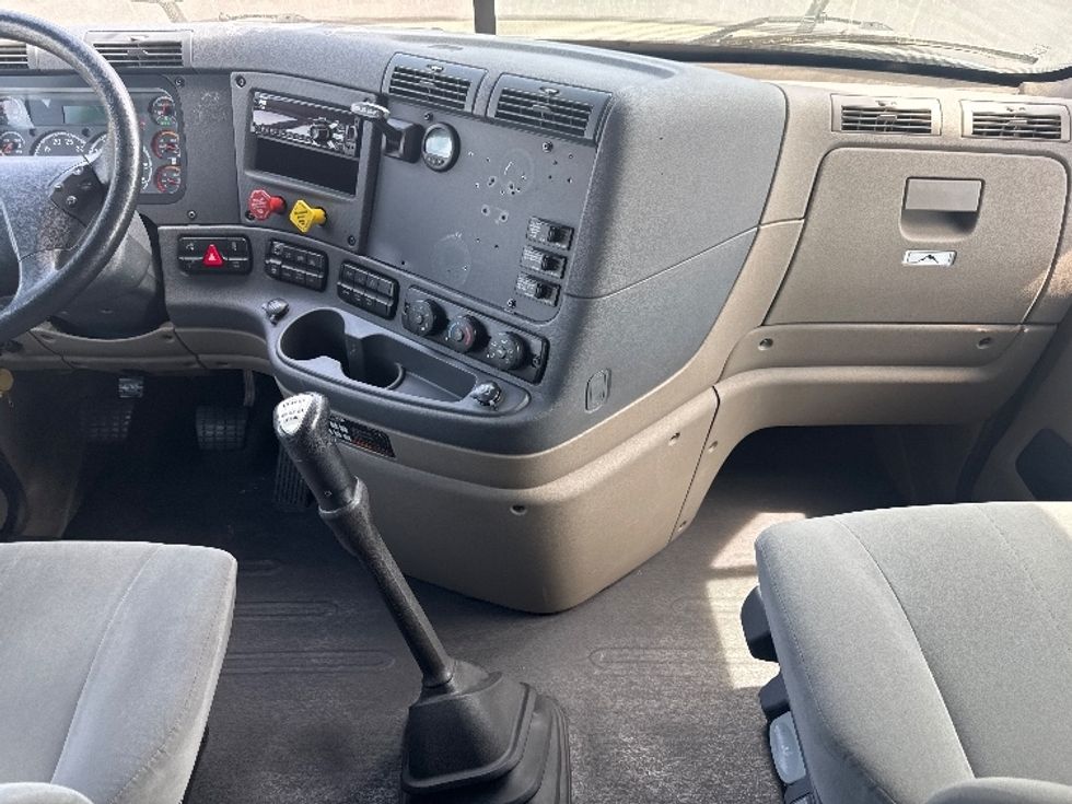 Sleeper Tractor-Heavy Duty Tractors-Freightliner-2020-Cascadia 12564ST-Cranbury-NJ-427,630\n\t\tmiles-$ 54,750 - Image 12