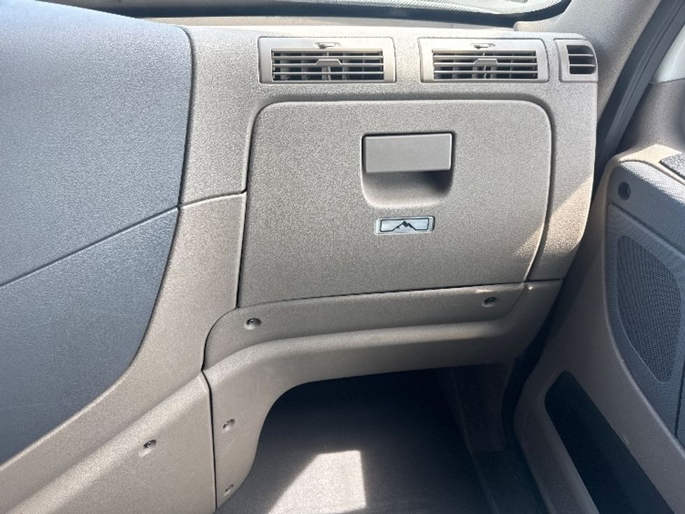 Sleeper Tractor-Heavy Duty Tractors-Freightliner-2020-Cascadia 12564ST-Cranbury-NJ-427,630\n\t\tmiles-$ 54,750 - Image 14