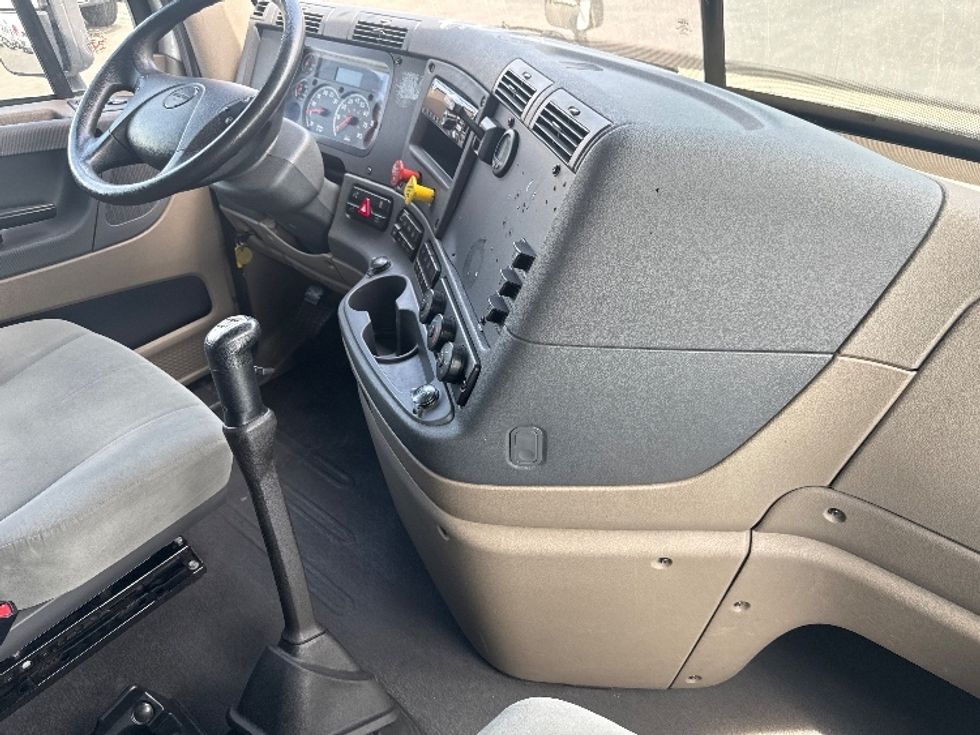 Sleeper Tractor-Heavy Duty Tractors-Freightliner-2020-Cascadia 12564ST-Cranbury-NJ-427,630\n\t\tmiles-$ 54,750 - Image 15