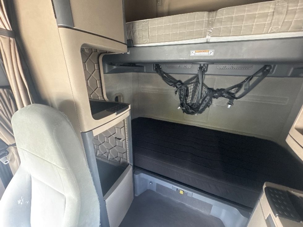 Sleeper Tractor-Heavy Duty Tractors-Freightliner-2020-Cascadia 12564ST-Cranbury-NJ-427,630\n\t\tmiles-$ 54,750 - Image 19