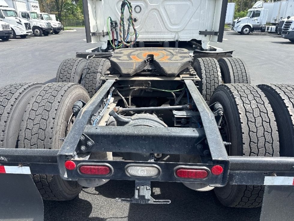 Sleeper Tractor-Heavy Duty Tractors-Freightliner-2020-Cascadia 12564ST-Cranbury-NJ-427,630\n\t\tmiles-$ 54,750 - Image 6