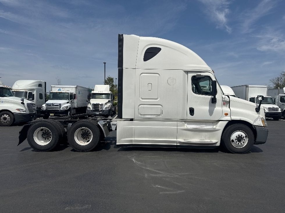Sleeper Tractor-Heavy Duty Tractors-Freightliner-2020-Cascadia 12564ST-Cranbury-NJ-427,630\n\t\tmiles-$ 54,750 - Image 8