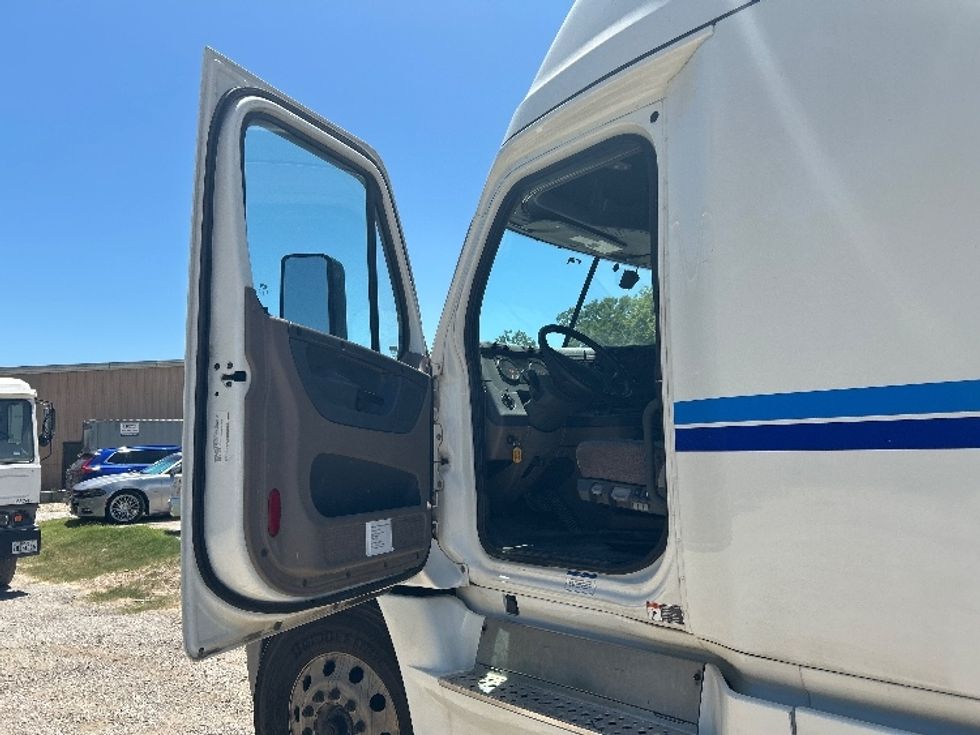 Sleeper Tractor-Heavy Duty Tractors-Freightliner-2020-Cascadia 12564ST-Dallas-TX-409,328\n\t\tmiles-$ 70,000 - Image 9