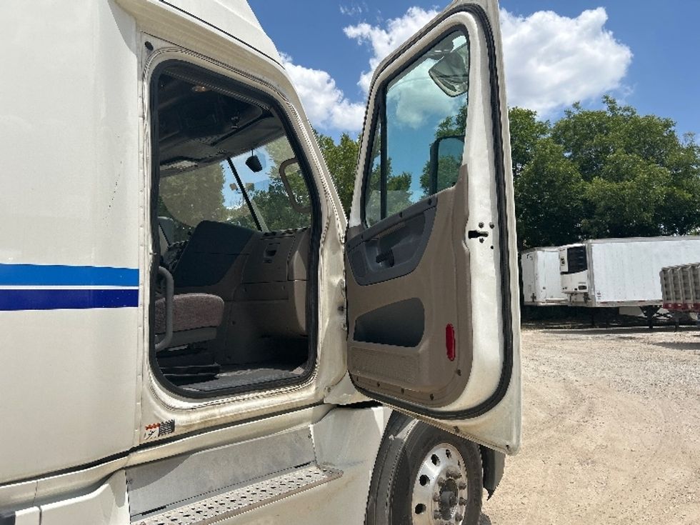 Sleeper Tractor-Heavy Duty Tractors-Freightliner-2020-Cascadia 12564ST-Dallas-TX-450,279\n\t\tmiles-$ 67,250 - Image 13