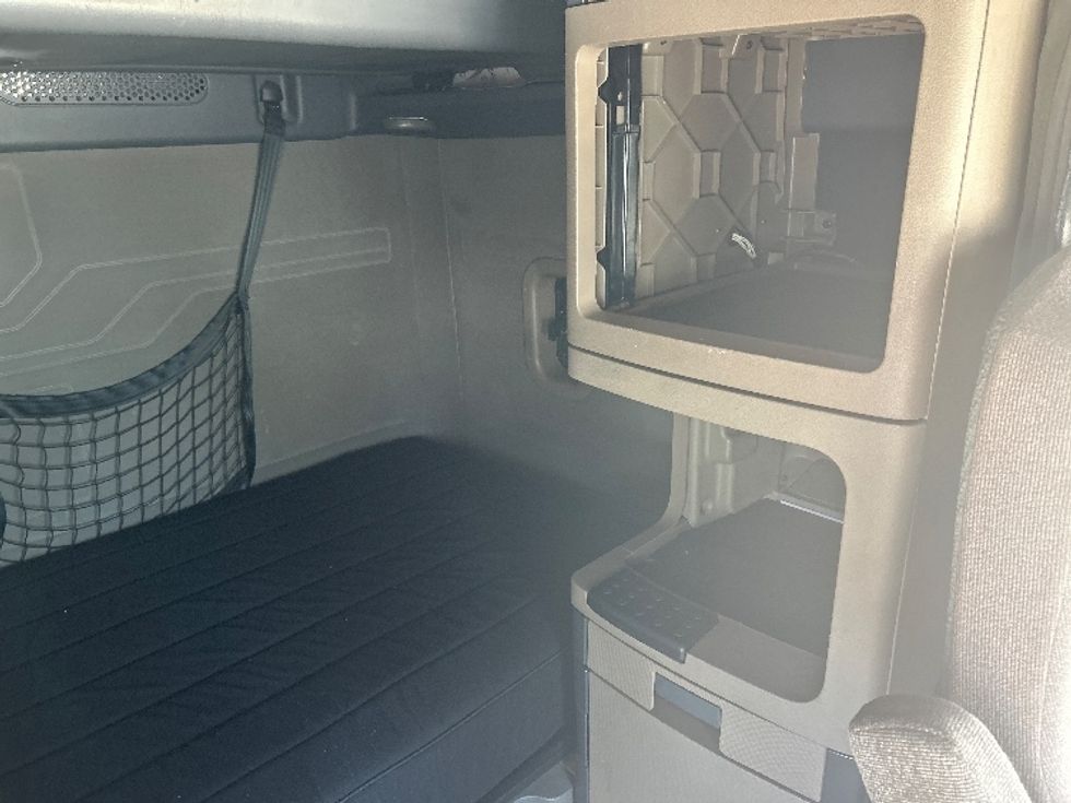 Sleeper Tractor-Heavy Duty Tractors-Freightliner-2020-Cascadia 12564ST-Dallas-TX-450,279\n\t\tmiles-$ 67,250 - Image 17