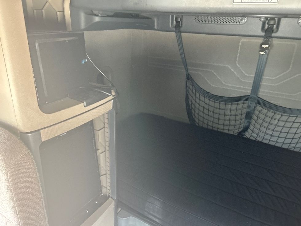 Sleeper Tractor-Heavy Duty Tractors-Freightliner-2020-Cascadia 12564ST-Dallas-TX-450,279\n\t\tmiles-$ 67,250 - Image 18