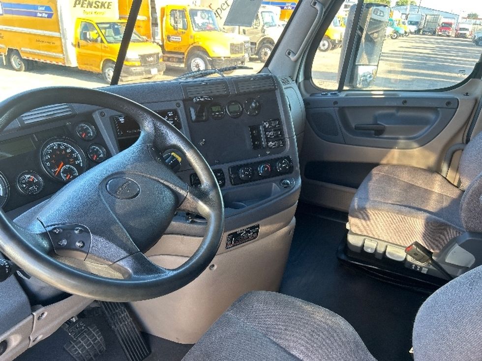 Sleeper Tractor-Heavy Duty Tractors-Freightliner-2020-Cascadia 12564ST-Dallas-TX-456,754\n\t\tmiles-$ 66,750 - Image 10