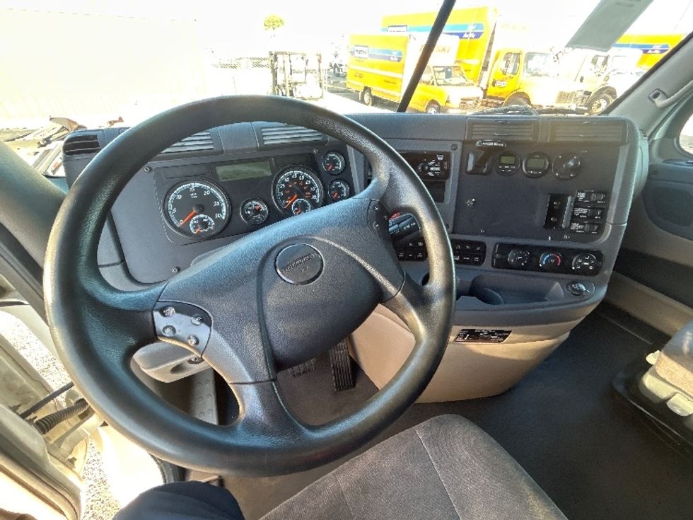 Sleeper Tractor-Heavy Duty Tractors-Freightliner-2020-Cascadia 12564ST-Dallas-TX-456,754\n\t\tmiles-$ 66,750 - Image 11