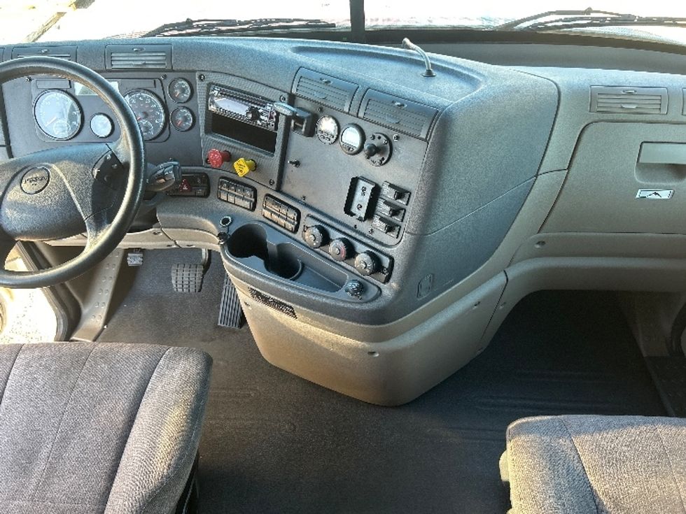 Sleeper Tractor-Heavy Duty Tractors-Freightliner-2020-Cascadia 12564ST-Dallas-TX-456,754\n\t\tmiles-$ 66,750 - Image 12