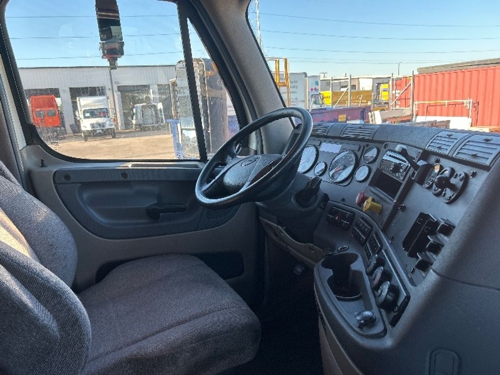 Sleeper Tractor-Heavy Duty Tractors-Freightliner-2020-Cascadia 12564ST-Dallas-TX-456,754\n\t\tmiles-$ 66,750 - Image 15