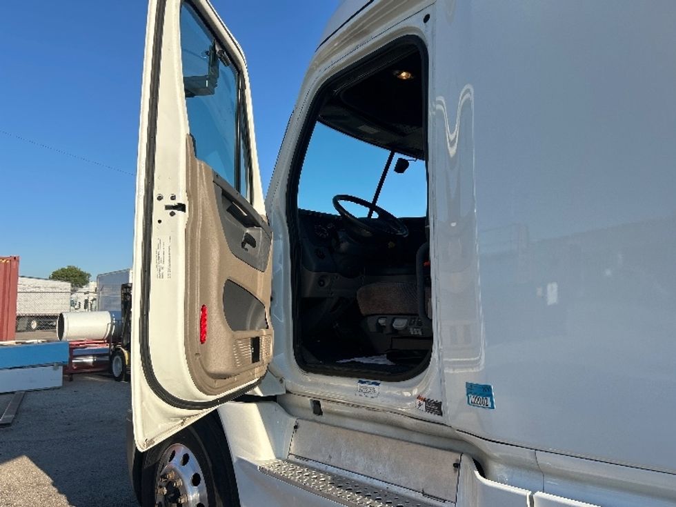 Sleeper Tractor-Heavy Duty Tractors-Freightliner-2020-Cascadia 12564ST-Dallas-TX-456,754\n\t\tmiles-$ 66,750 - Image 9