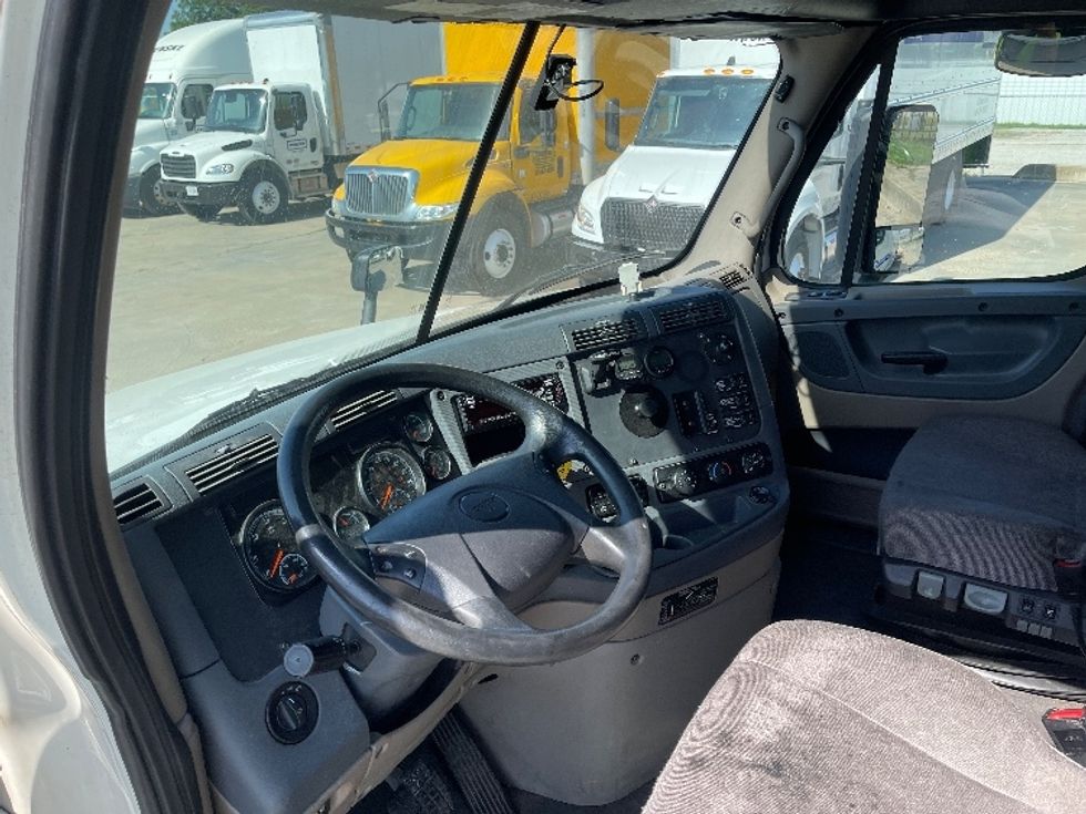 Sleeper Tractor-Heavy Duty Tractors-Freightliner-2020-Cascadia 12564ST-Dallas-TX-461,177\n\t\tmiles-$ 66,500 - Image 10