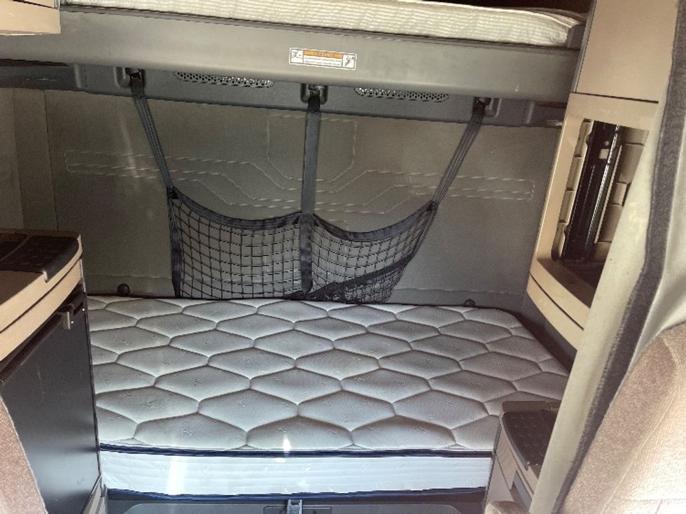 Sleeper Tractor-Heavy Duty Tractors-Freightliner-2020-Cascadia 12564ST-Dallas-TX-461,177\n\t\tmiles-$ 66,500 - Image 16