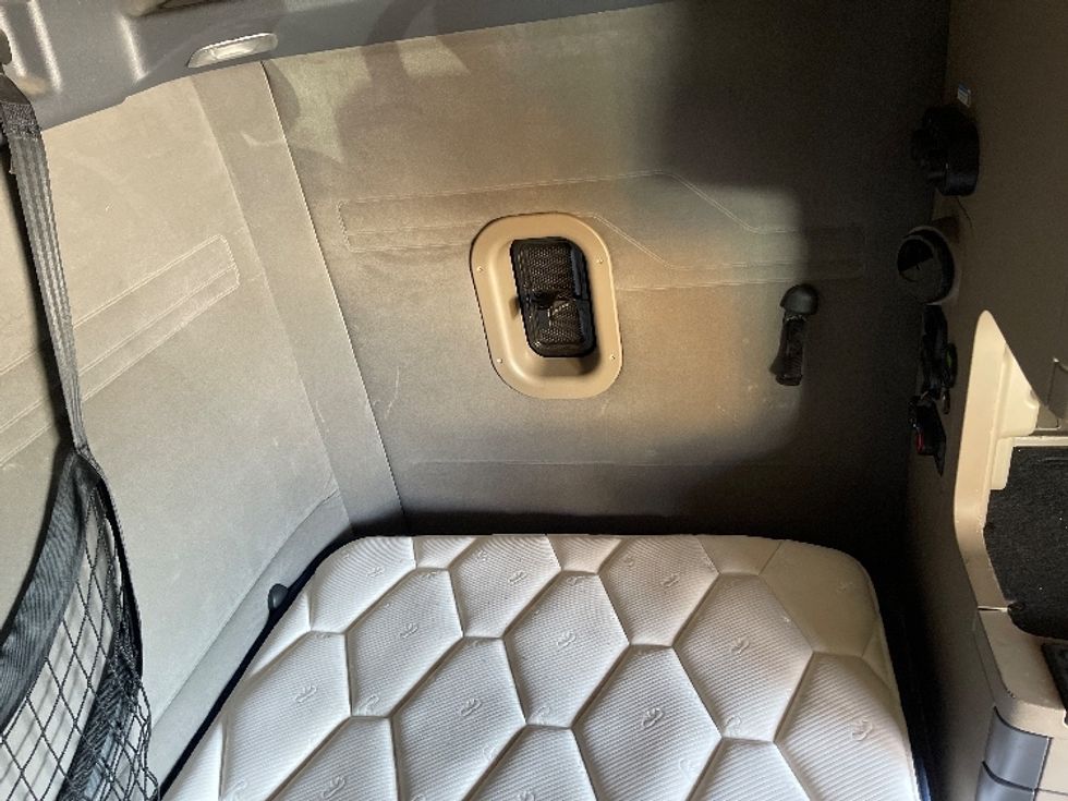 Sleeper Tractor-Heavy Duty Tractors-Freightliner-2020-Cascadia 12564ST-Dallas-TX-461,177\n\t\tmiles-$ 66,500 - Image 18