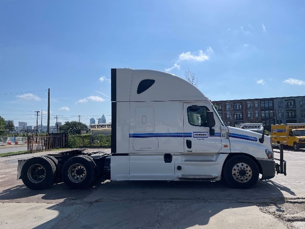Sleeper Tractor-Heavy Duty Tractors-Freightliner-2020-Cascadia 12564ST-Dallas-TX-461,177\n\t\tmiles-$ 66,500 - Image 8