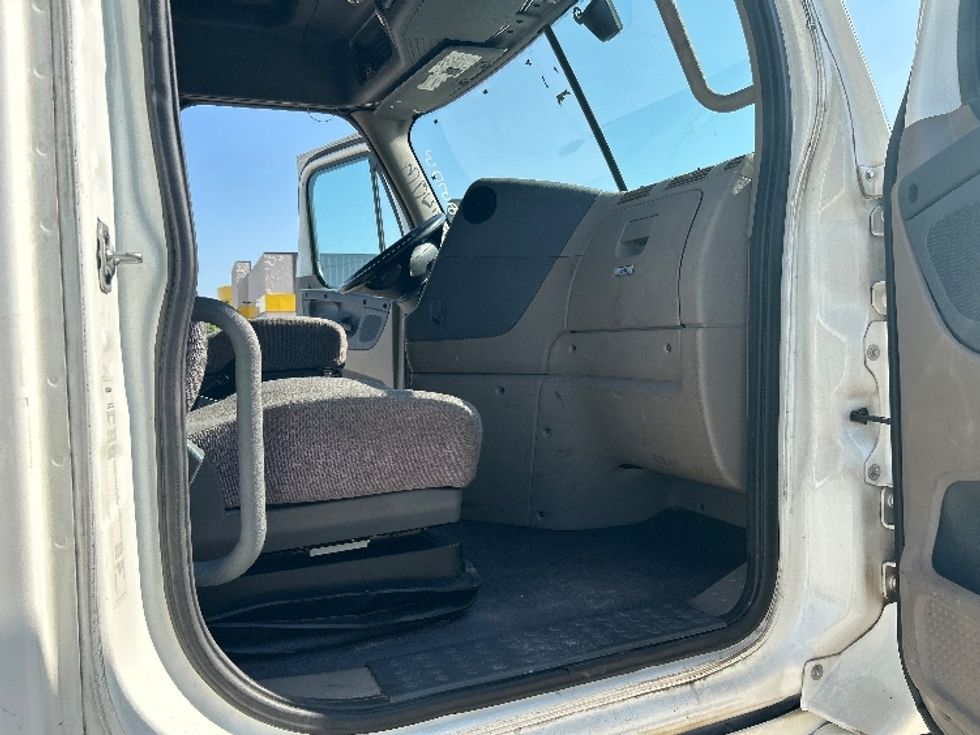 Sleeper Tractor-Heavy Duty Tractors-Freightliner-2020-Cascadia 12564ST-Dallas-TX-469,187\n\t\tmiles-$ 64,750 - Image 13
