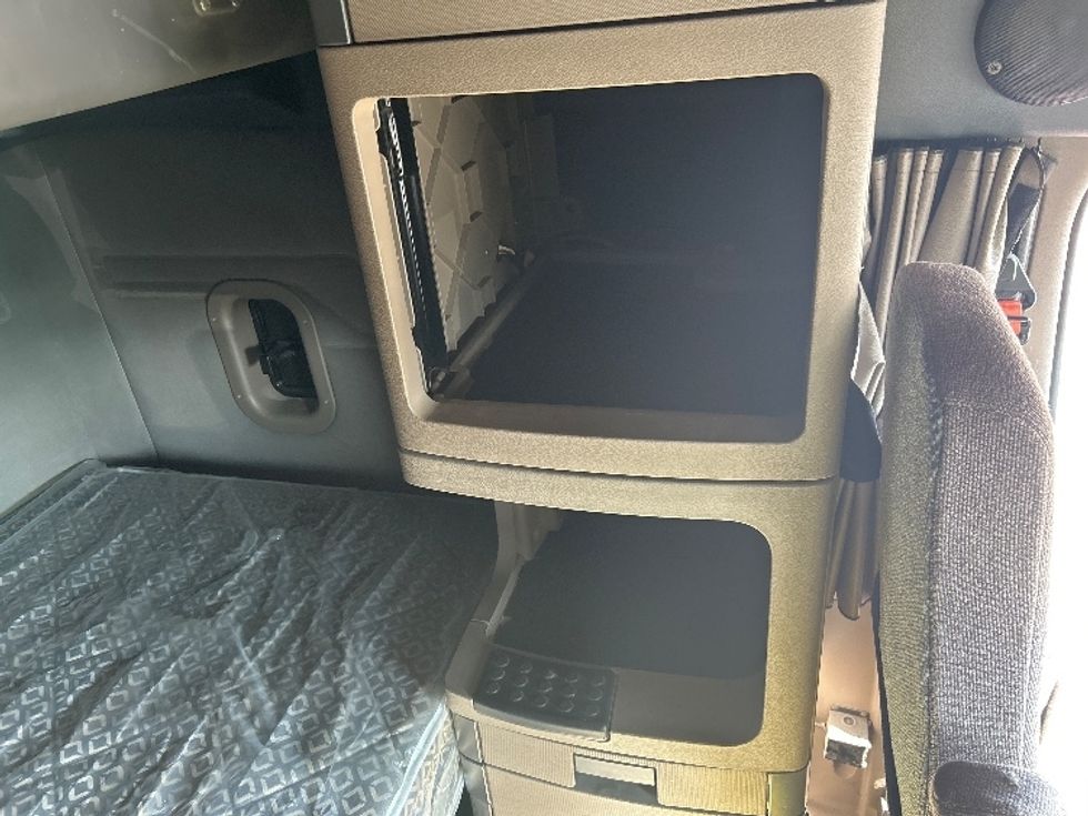 Sleeper Tractor-Heavy Duty Tractors-Freightliner-2020-Cascadia 12564ST-Dallas-TX-469,187\n\t\tmiles-$ 64,750 - Image 18