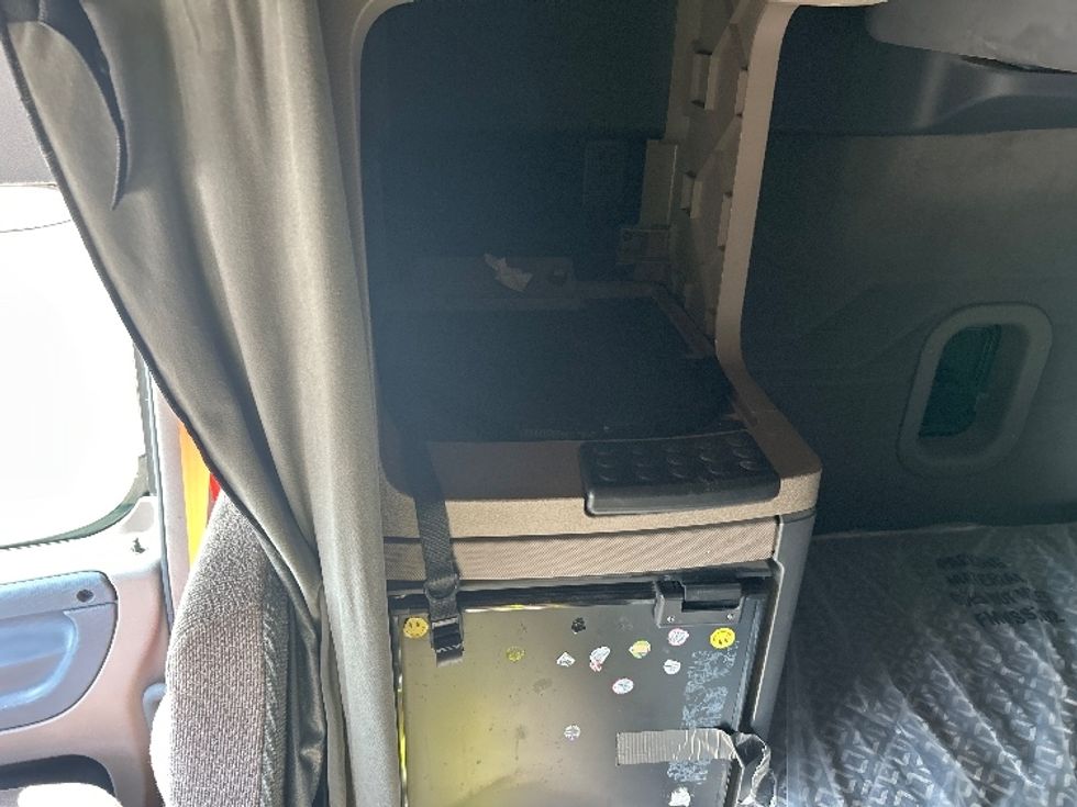 Sleeper Tractor-Heavy Duty Tractors-Freightliner-2020-Cascadia 12564ST-Dallas-TX-469,187\n\t\tmiles-$ 64,750 - Image 19