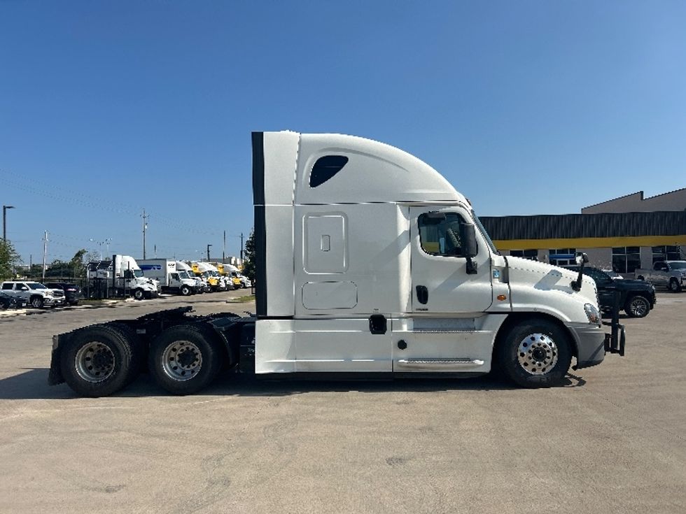 Sleeper Tractor-Heavy Duty Tractors-Freightliner-2020-Cascadia 12564ST-Dallas-TX-469,187\n\t\tmiles-$ 64,750 - Image 8
