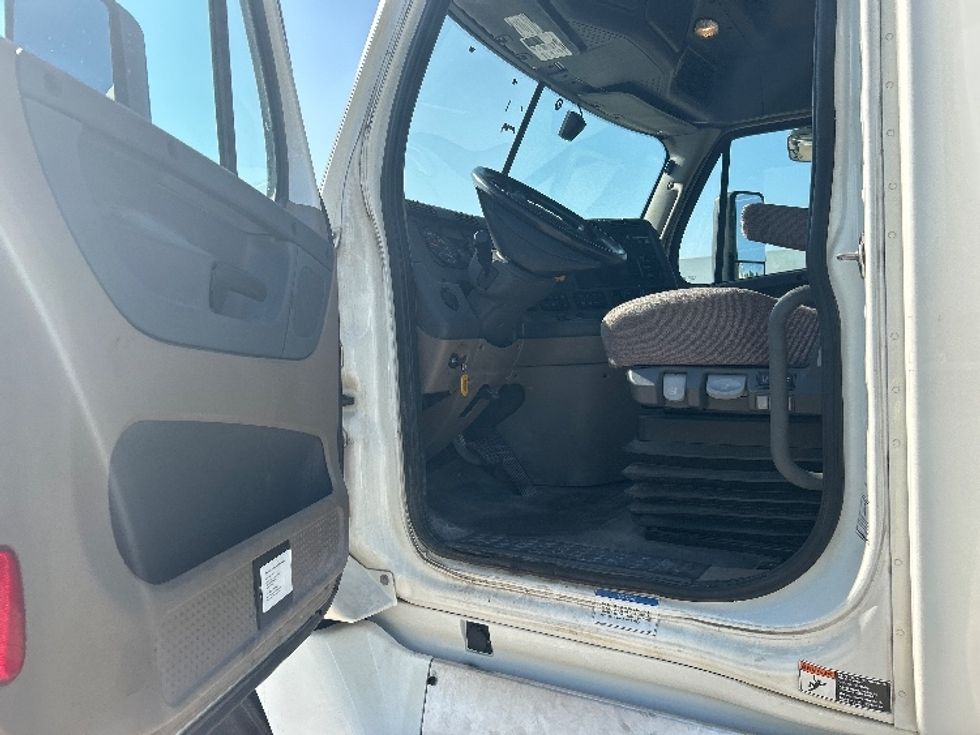 Sleeper Tractor-Heavy Duty Tractors-Freightliner-2020-Cascadia 12564ST-Dallas-TX-469,187\n\t\tmiles-$ 64,750 - Image 9