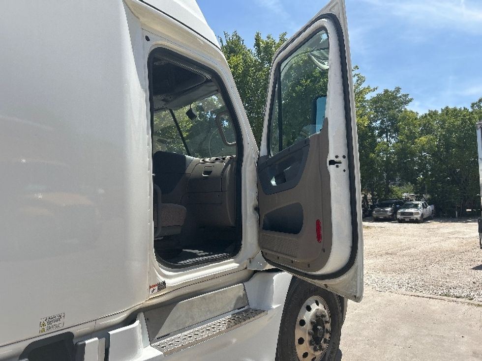 Sleeper Tractor-Heavy Duty Tractors-Freightliner-2020-Cascadia 12564ST-Dallas-TX-477,347\n\t\tmiles-$ 65,250 - Image 12