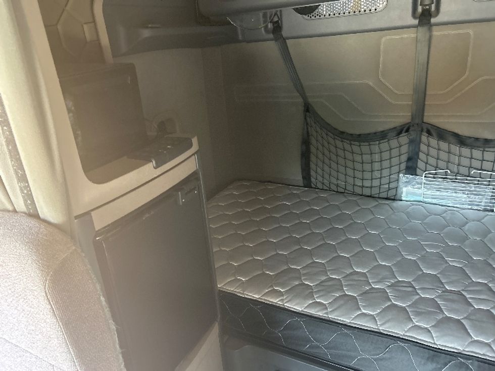 Sleeper Tractor-Heavy Duty Tractors-Freightliner-2020-Cascadia 12564ST-Dallas-TX-477,347\n\t\tmiles-$ 65,250 - Image 17