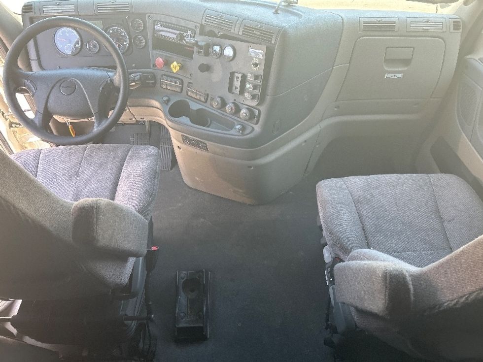 Sleeper Tractor-Heavy Duty Tractors-Freightliner-2020-Cascadia 12564ST-Dallas-TX-552,135\n\t\tmiles-$ 58,750 - Image 11