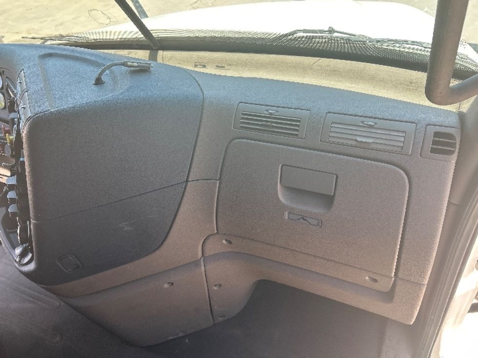 Sleeper Tractor-Heavy Duty Tractors-Freightliner-2020-Cascadia 12564ST-Dallas-TX-552,135\n\t\tmiles-$ 58,750 - Image 13