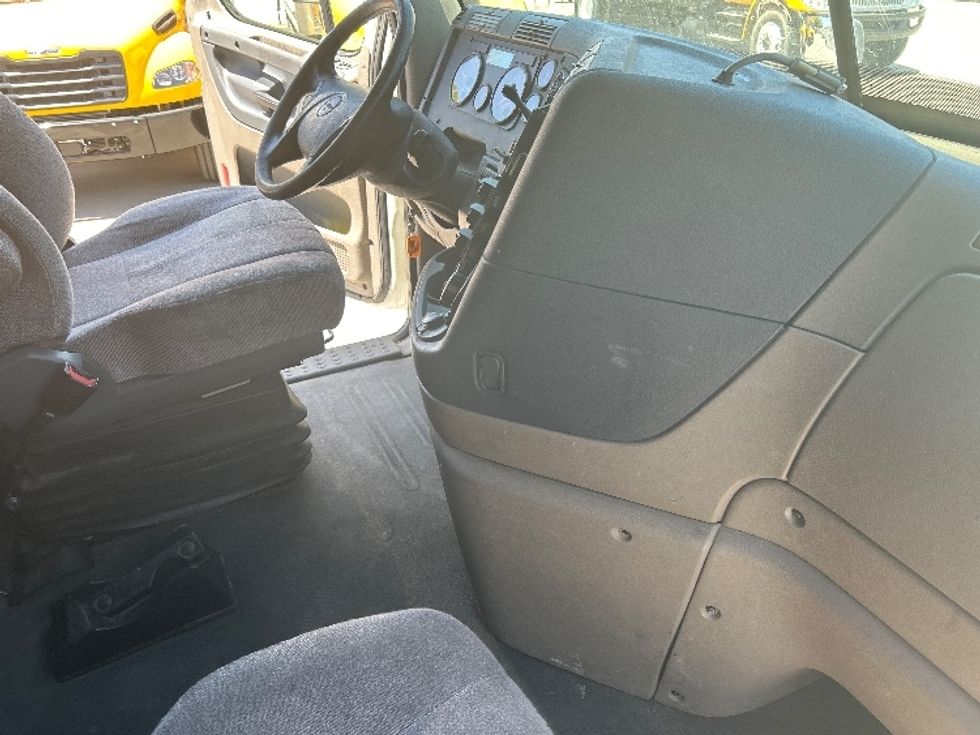 Sleeper Tractor-Heavy Duty Tractors-Freightliner-2020-Cascadia 12564ST-Dallas-TX-552,135\n\t\tmiles-$ 58,750 - Image 14