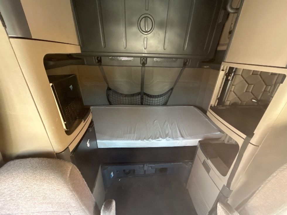 Sleeper Tractor-Heavy Duty Tractors-Freightliner-2020-Cascadia 12564ST-Dallas-TX-552,135\n\t\tmiles-$ 58,750 - Image 15