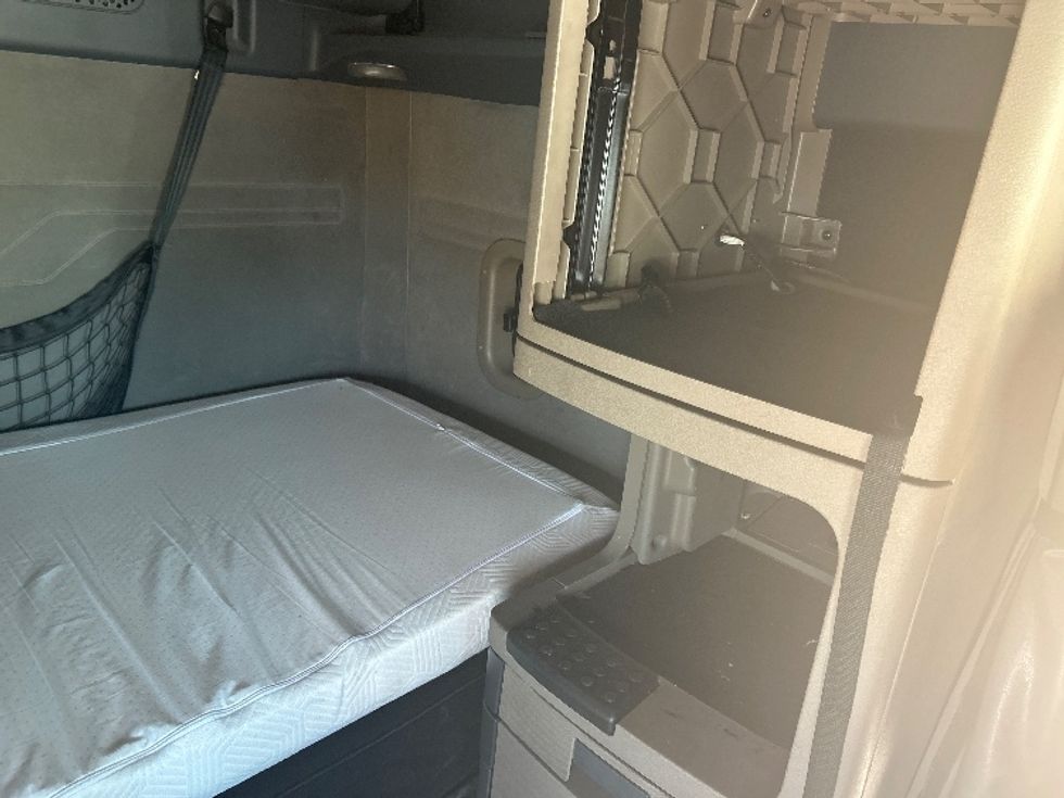 Sleeper Tractor-Heavy Duty Tractors-Freightliner-2020-Cascadia 12564ST-Dallas-TX-552,135\n\t\tmiles-$ 58,750 - Image 16