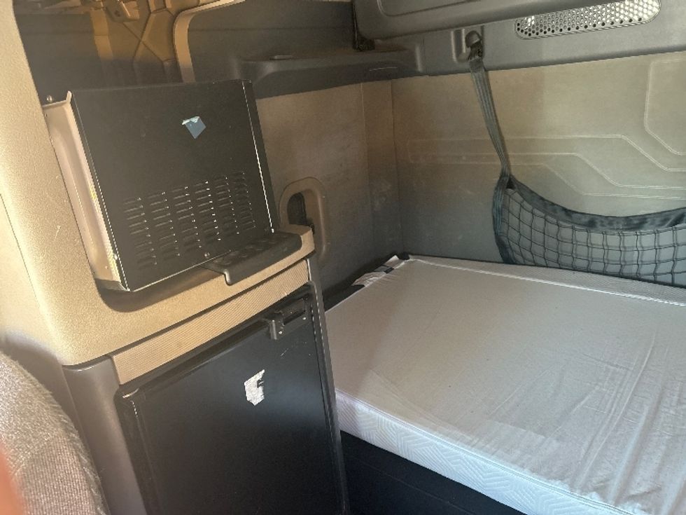 Sleeper Tractor-Heavy Duty Tractors-Freightliner-2020-Cascadia 12564ST-Dallas-TX-552,135\n\t\tmiles-$ 58,750 - Image 17