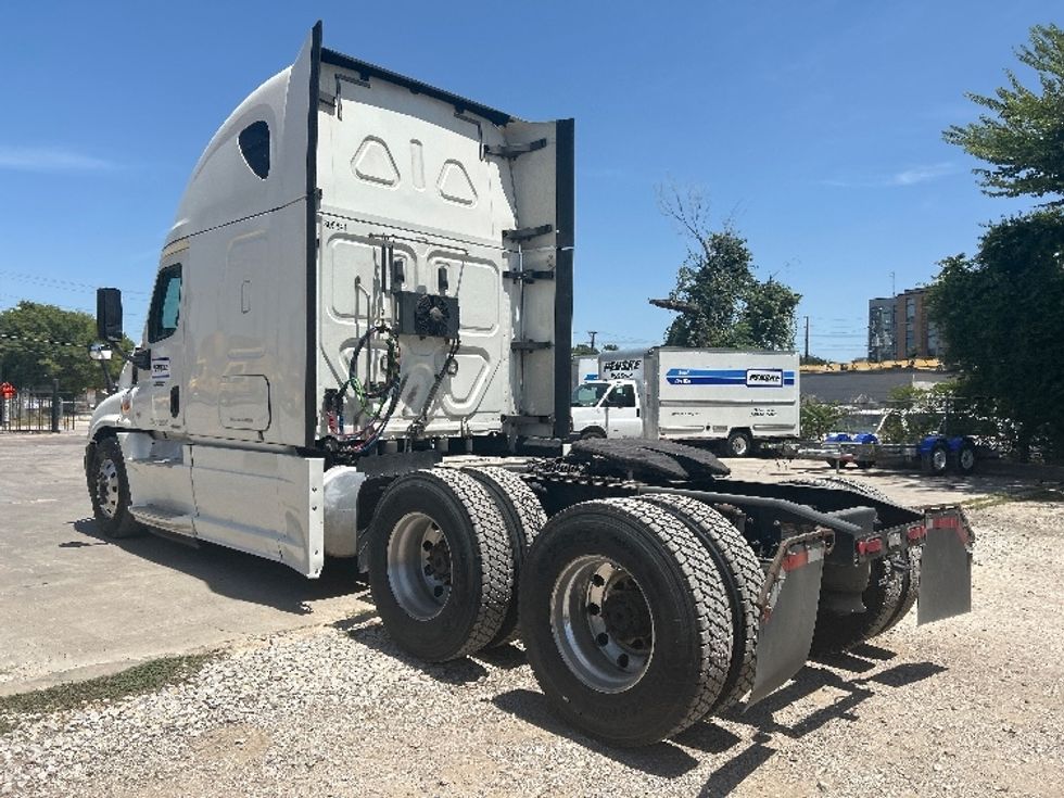 Sleeper Tractor-Heavy Duty Tractors-Freightliner-2020-Cascadia 12564ST-Dallas-TX-552,135\n\t\tmiles-$ 58,750 - Image 5