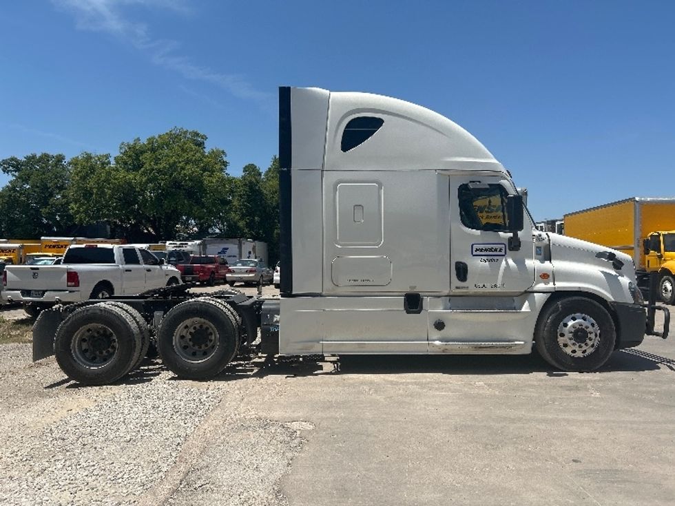 Sleeper Tractor-Heavy Duty Tractors-Freightliner-2020-Cascadia 12564ST-Dallas-TX-552,135\n\t\tmiles-$ 58,750 - Image 8