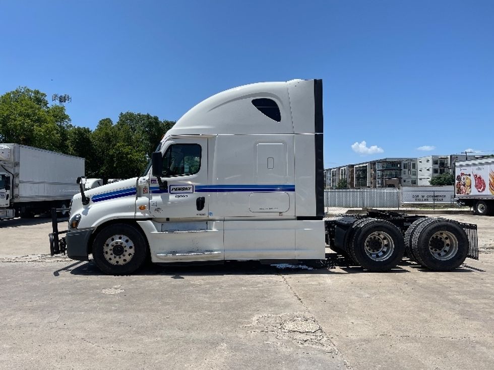 2020 Freightliner Cascadia 125" Sleeper Cab photo 4