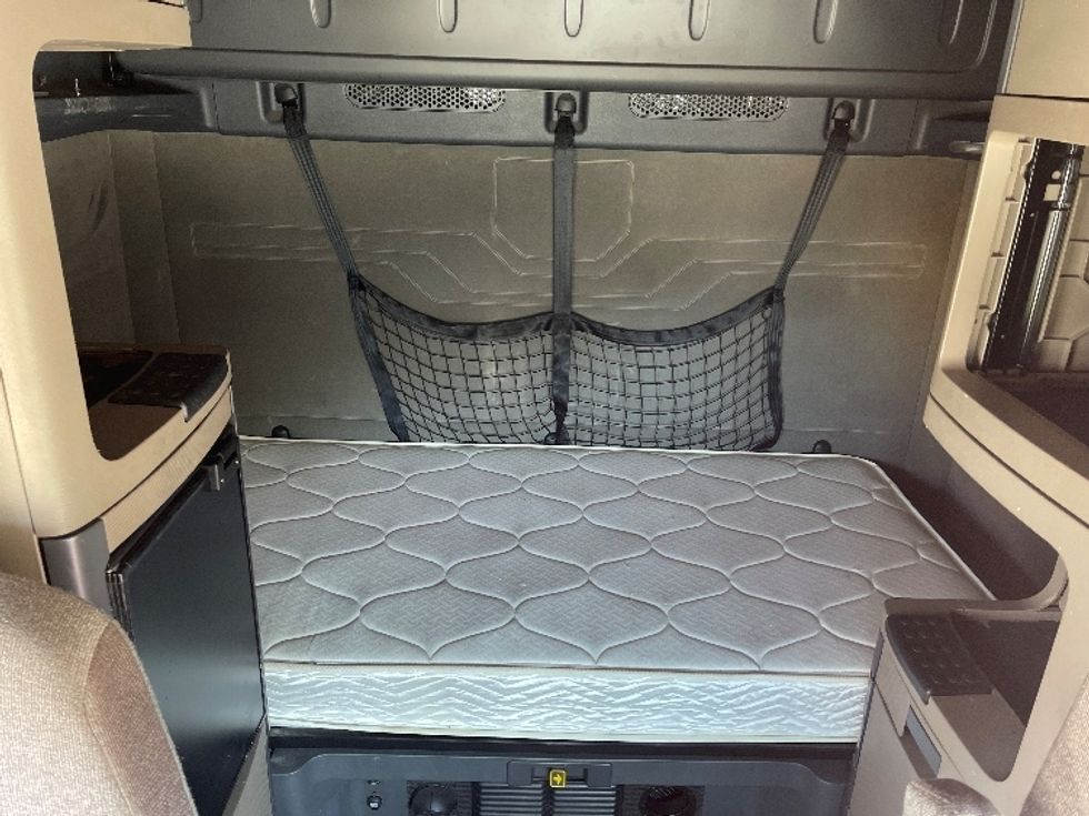 Sleeper Tractor-Heavy Duty Tractors-Freightliner-2020-Cascadia 12564ST-Dallas-TX-565,816\n\t\tmiles-$ 58,250 - Image 16