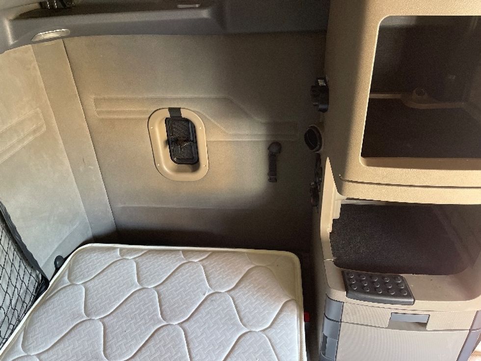 Sleeper Tractor-Heavy Duty Tractors-Freightliner-2020-Cascadia 12564ST-Dallas-TX-565,816\n\t\tmiles-$ 58,250 - Image 18