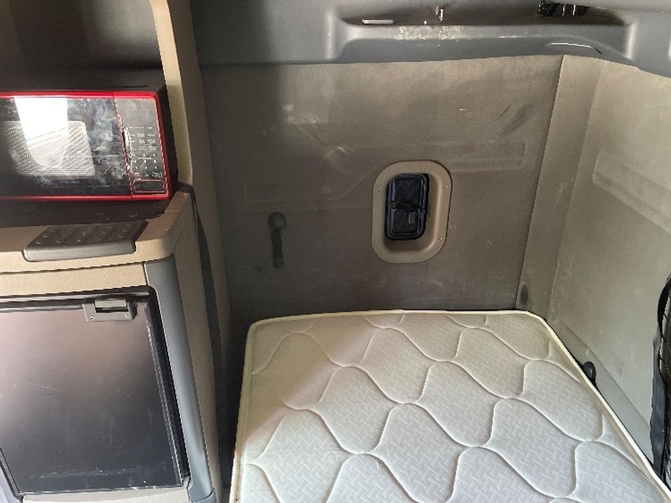 Sleeper Tractor-Heavy Duty Tractors-Freightliner-2020-Cascadia 12564ST-Dallas-TX-565,816\n\t\tmiles-$ 58,250 - Image 19