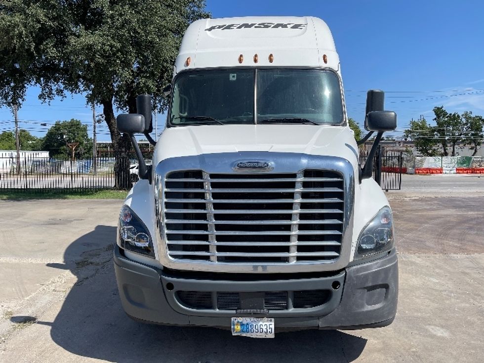 2020 Freightliner Cascadia 125" Sleeper Cab photo 2