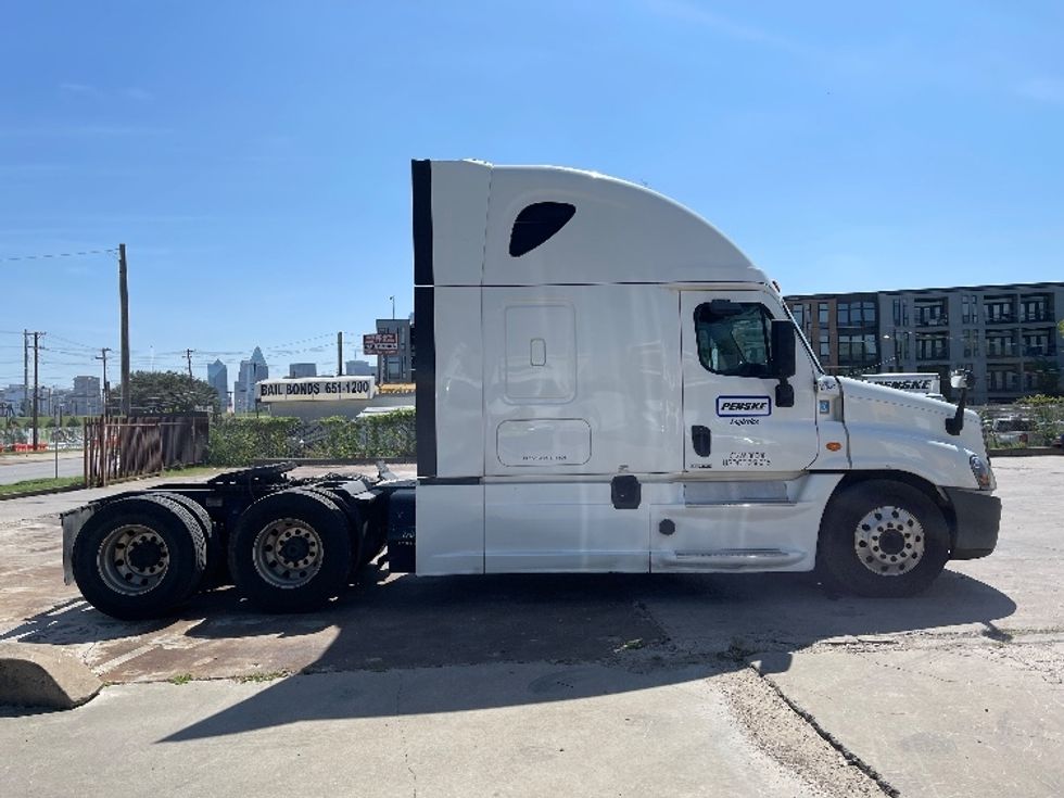 Sleeper Tractor-Heavy Duty Tractors-Freightliner-2020-Cascadia 12564ST-Dallas-TX-565,816\n\t\tmiles-$ 58,250 - Image 8