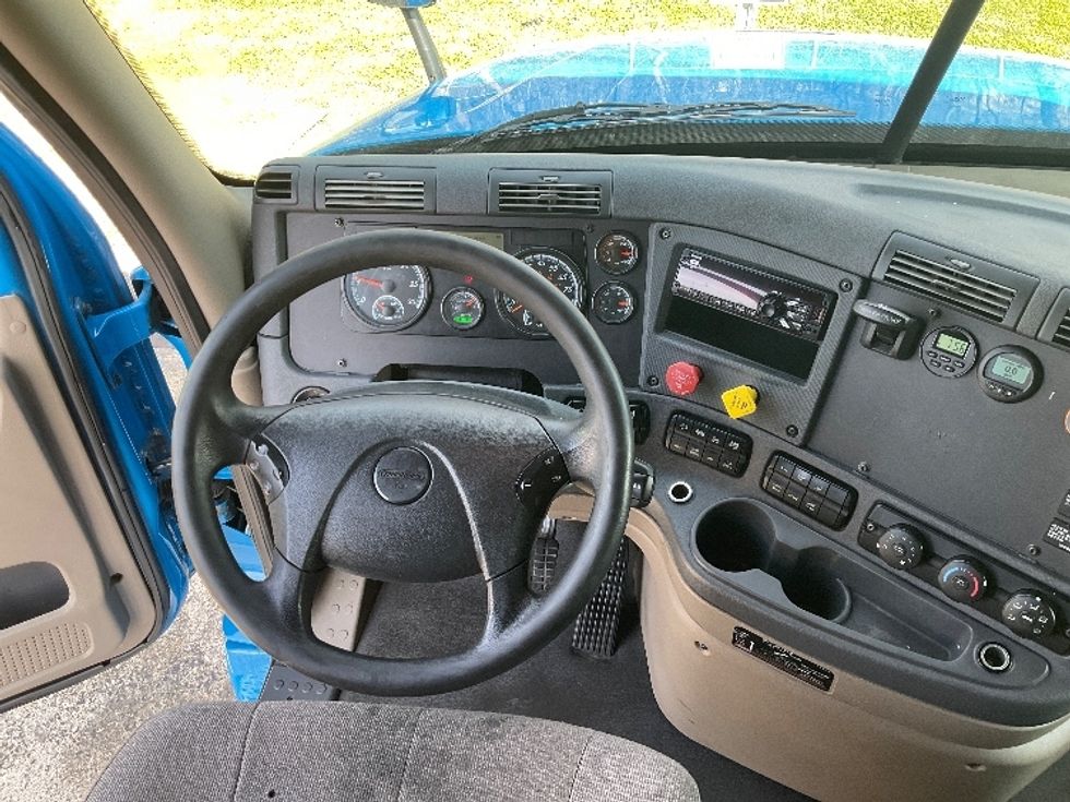 Sleeper Tractor-Heavy Duty Tractors-Freightliner-2020-Cascadia 12564ST-Dalton-GA-566,056\n\t\tmiles-$ 45,000 - Image 11