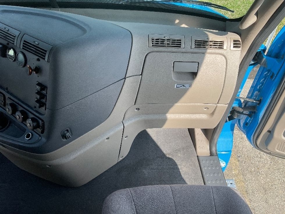 Sleeper Tractor-Heavy Duty Tractors-Freightliner-2020-Cascadia 12564ST-Dalton-GA-566,056\n\t\tmiles-$ 45,000 - Image 14