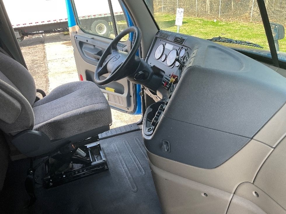 Sleeper Tractor-Heavy Duty Tractors-Freightliner-2020-Cascadia 12564ST-Dalton-GA-566,056\n\t\tmiles-$ 45,000 - Image 15