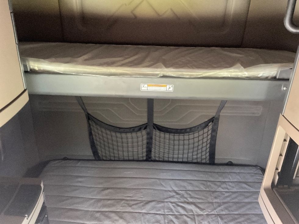 Sleeper Tractor-Heavy Duty Tractors-Freightliner-2020-Cascadia 12564ST-Dalton-GA-566,056\n\t\tmiles-$ 45,000 - Image 17