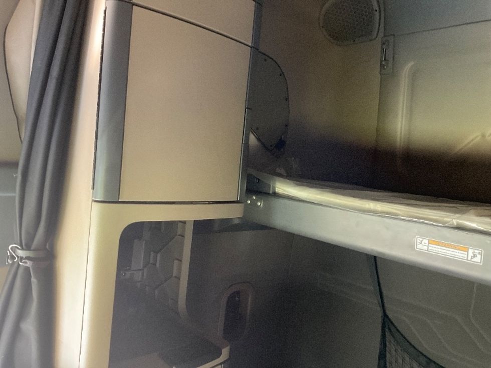 Sleeper Tractor-Heavy Duty Tractors-Freightliner-2020-Cascadia 12564ST-Dalton-GA-566,056\n\t\tmiles-$ 45,000 - Image 19