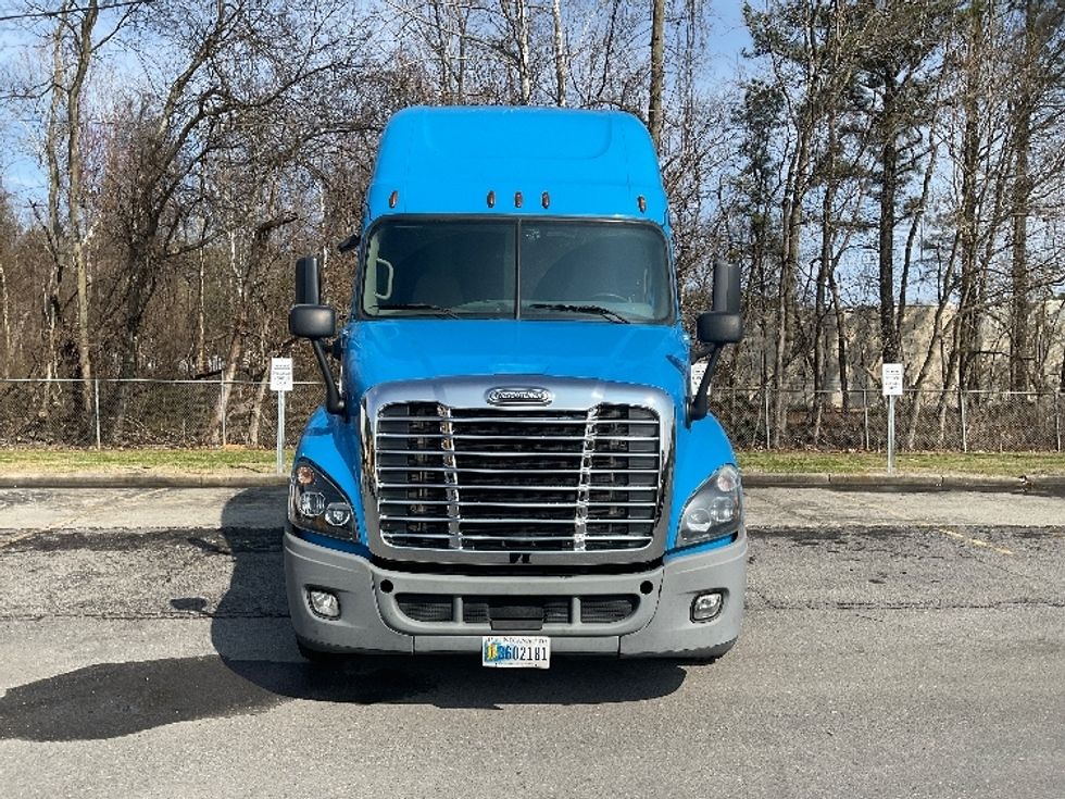 Sleeper Tractor-Heavy Duty Tractors-Freightliner-2020-Cascadia 12564ST-Dalton-GA-566,056\n\t\tmiles-$ 45,000 - Image 2